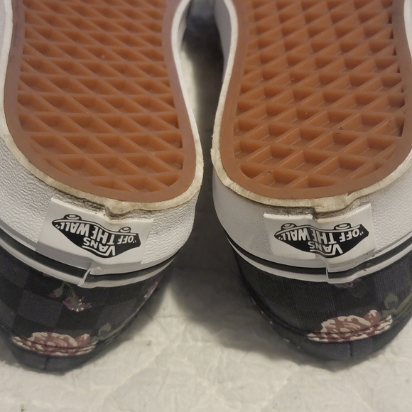 Cute Floral Vans!! - Picture 4 of 10